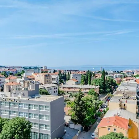 Ecija St *